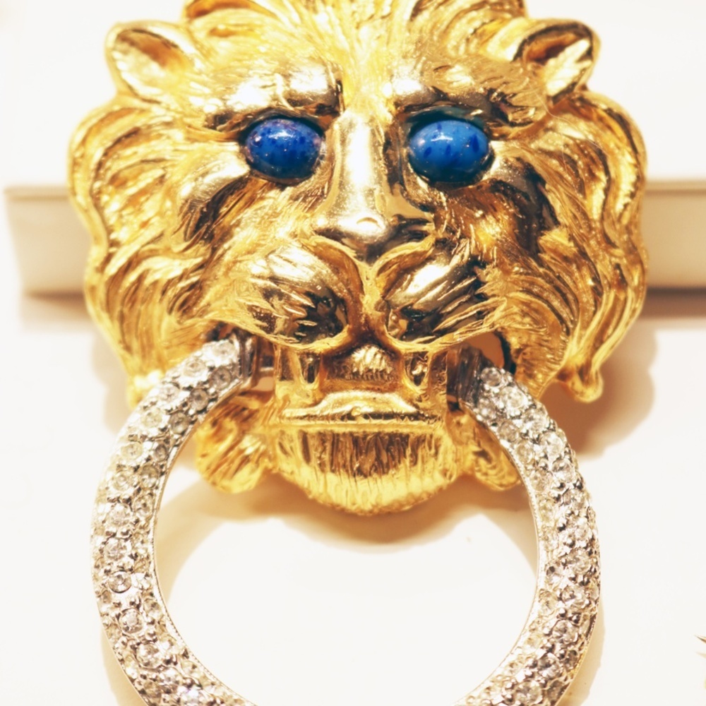 RARE! Kenneth Lane Lion's Head Doorknocker Brooch - Picture 5 of 13